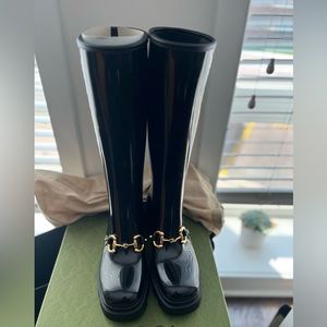 Auth-new Women Gucci insulated Rubber.It’s Gucci W size 38. Fit US W size 7.5/8.